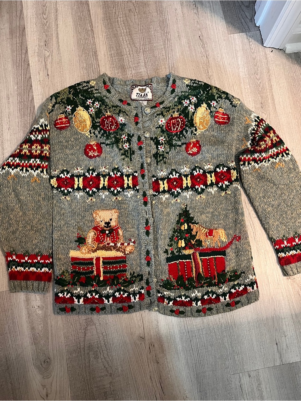 Vintage Tiara Christmas sweater - Picture 2 of 5